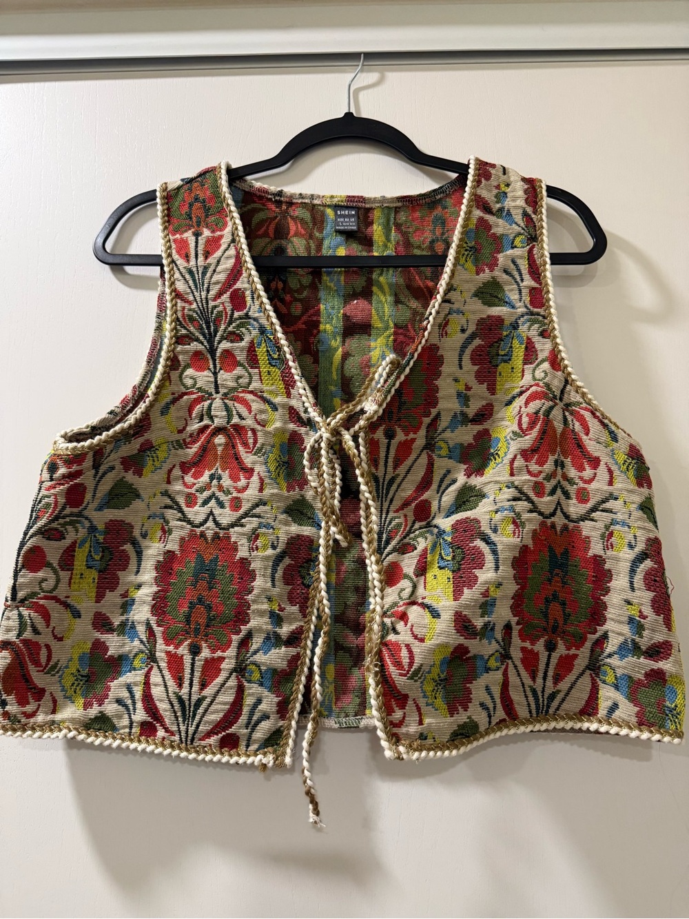 SHEIN Red Multi Floral Tapestry Tie-Front Vest
